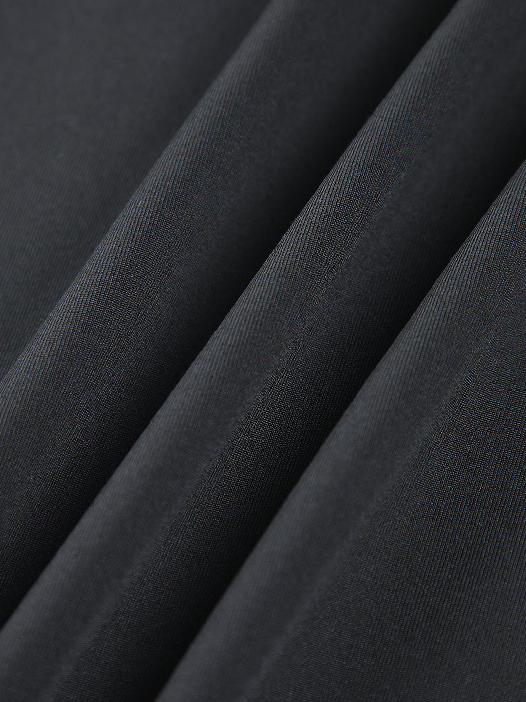 Label Noir Amsterdam™ | Off Shoulder Rozen Decor Midi Jurk met Ruches
